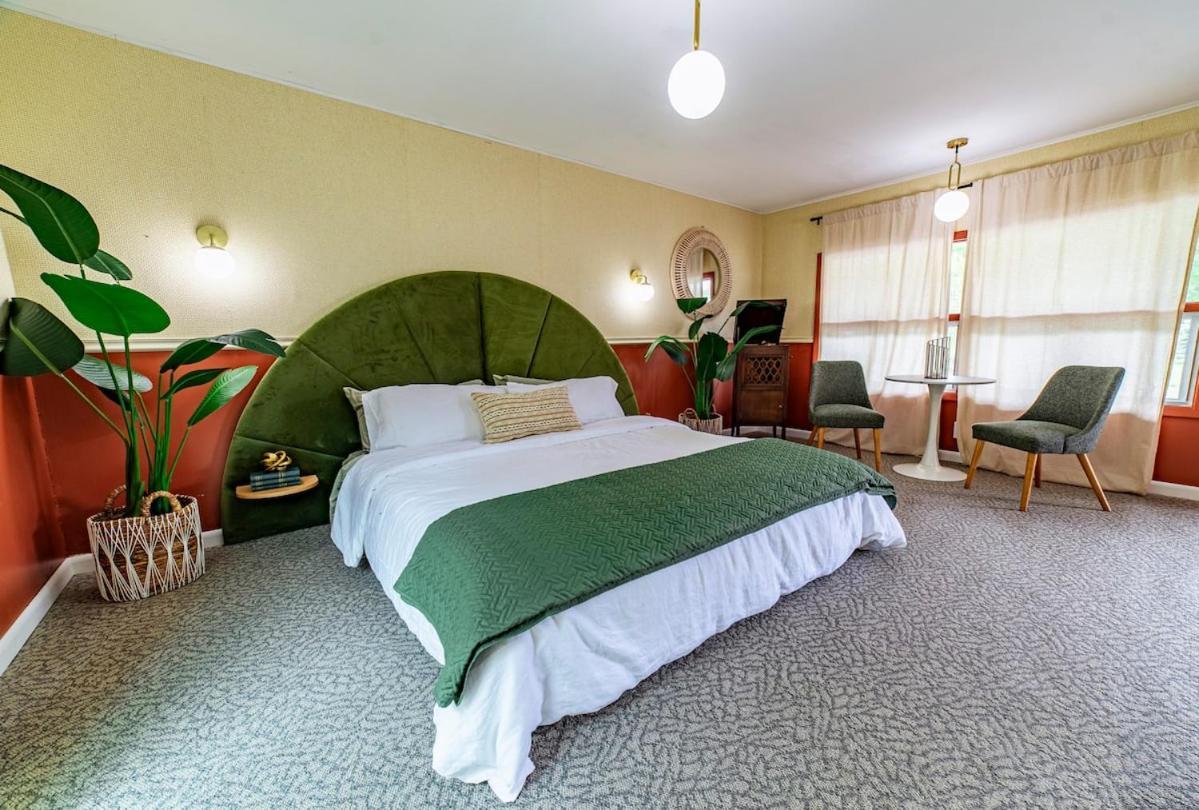 The Springs Motel New Ashford Ngoại thất bức ảnh