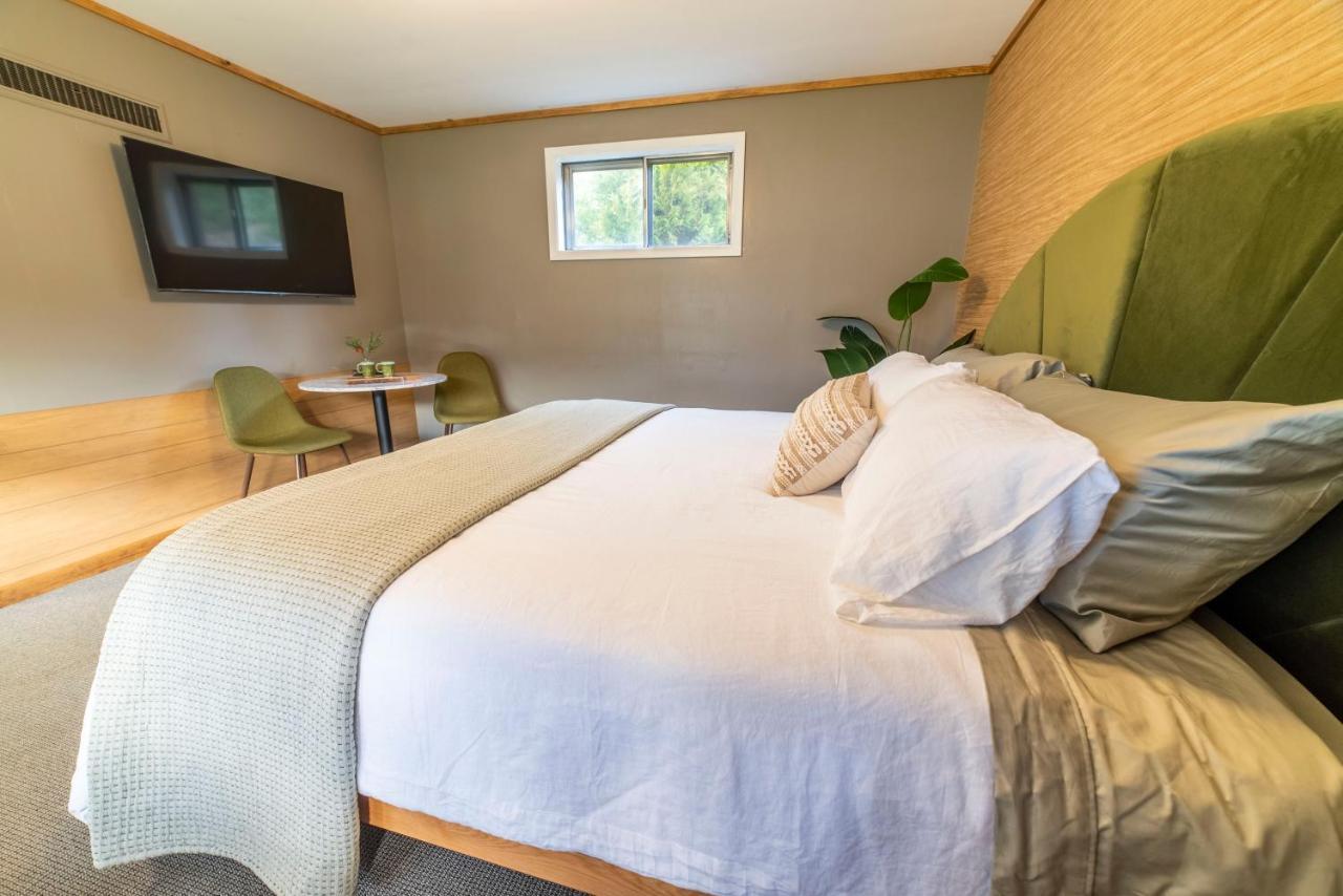The Springs Motel New Ashford Ngoại thất bức ảnh